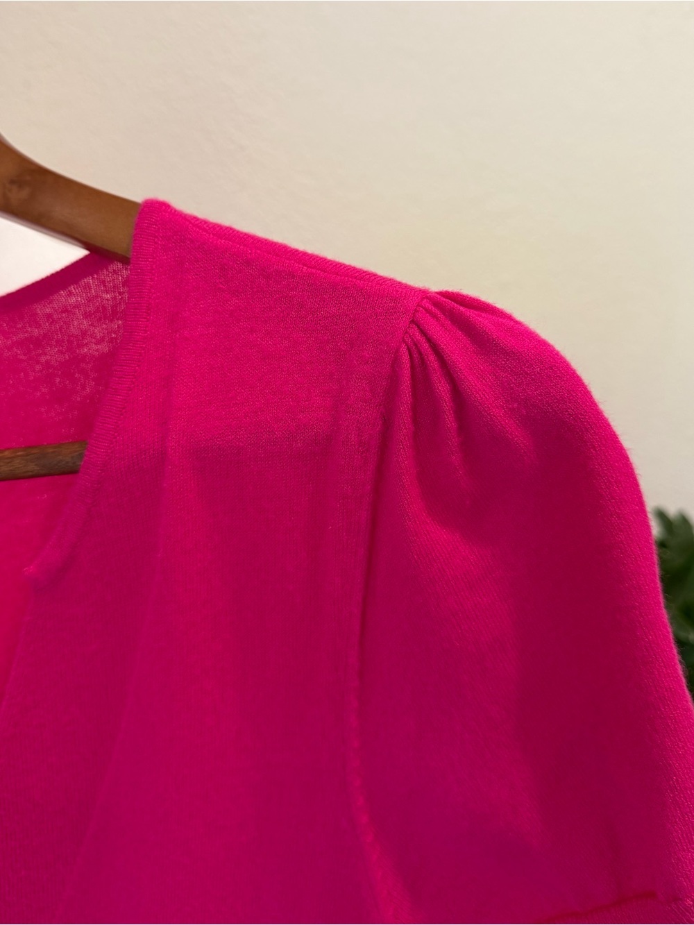 Nanette Lepore Fuchsia Pink Knit V-Neck Puff Sleeve Top Size L - Picture 3 of 6